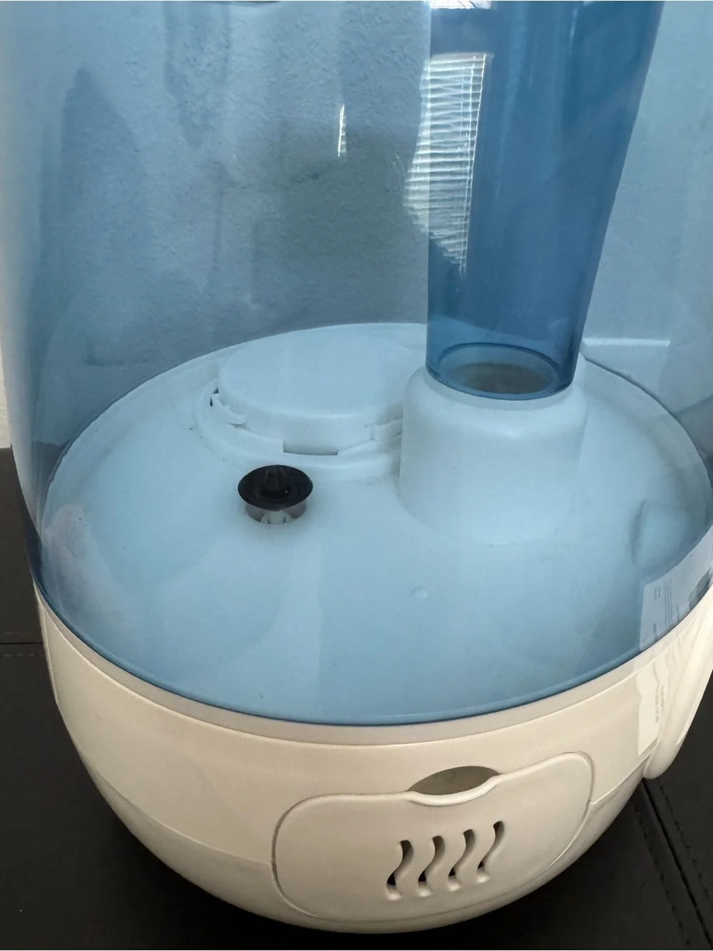 Vicks V4600 Cool Mist Humidifier.